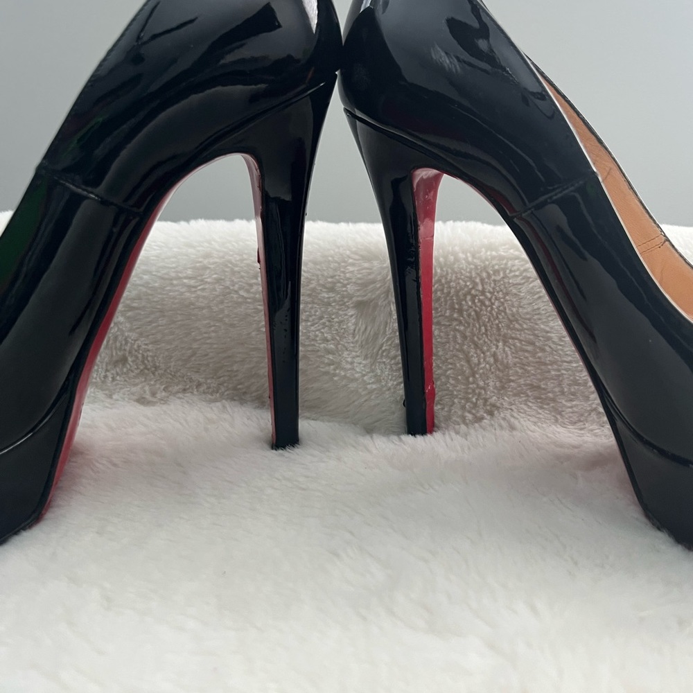 Christian Louboutin Bianca 140 Patent Leather Pump 38.5 and dust bag